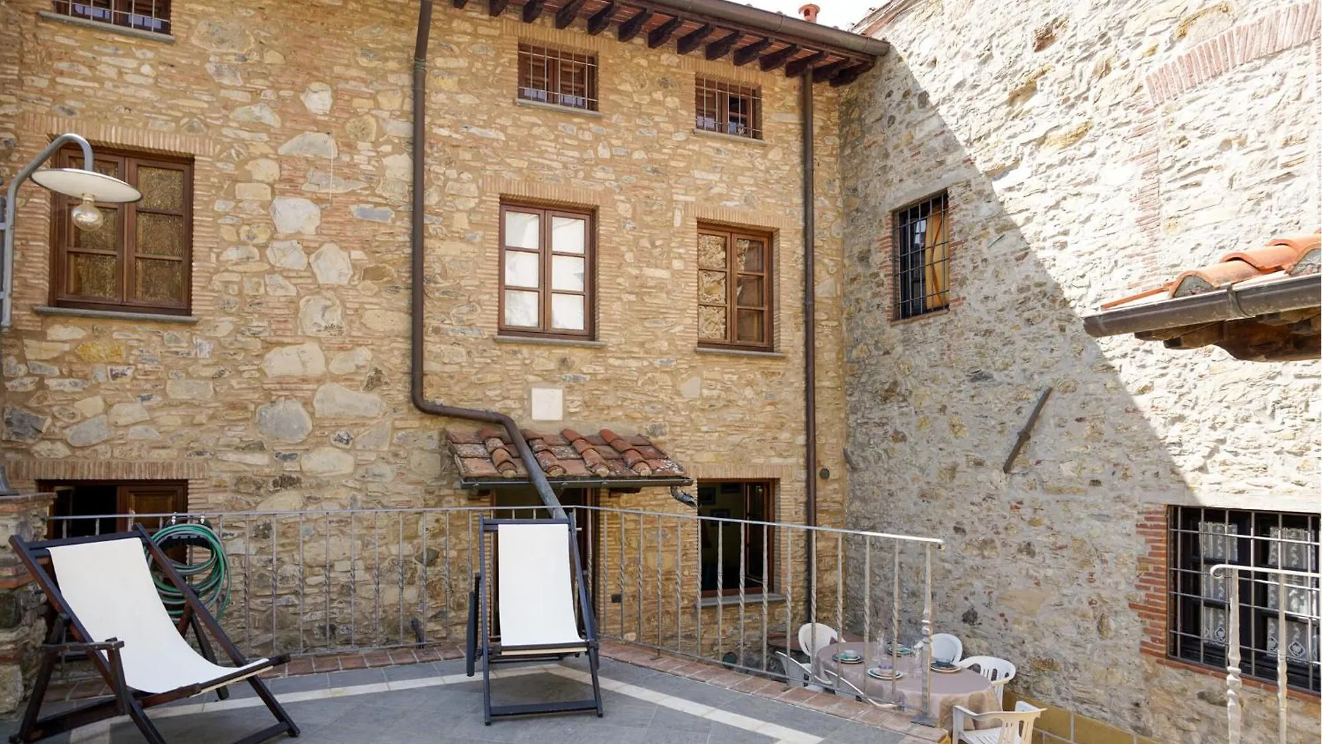 2 Bedroom Beautiful Home In Corsanico location
